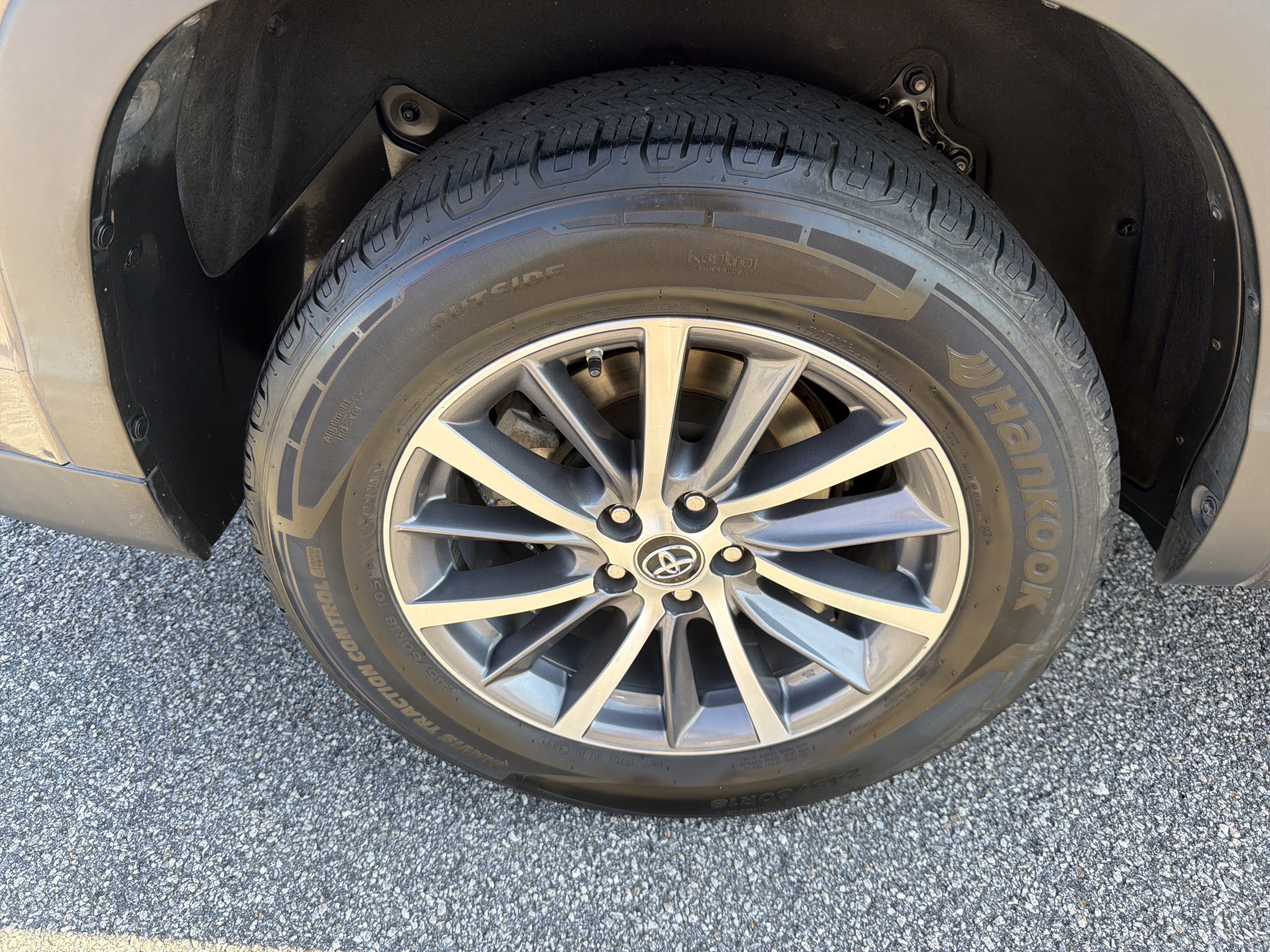 Used 2018 Toyota Highlander XLE FWD image 26