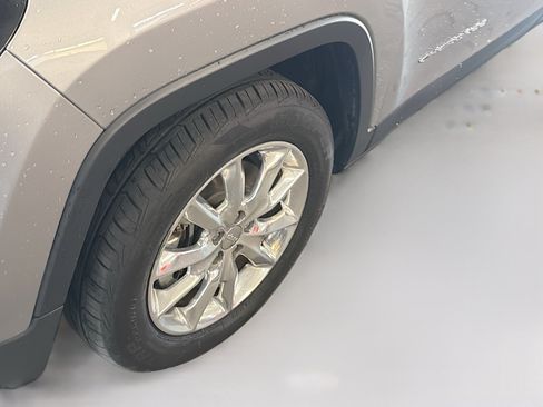 Used 2015 Jeep Cherokee Limited w/ Luxury Group AWD/4WD image 11