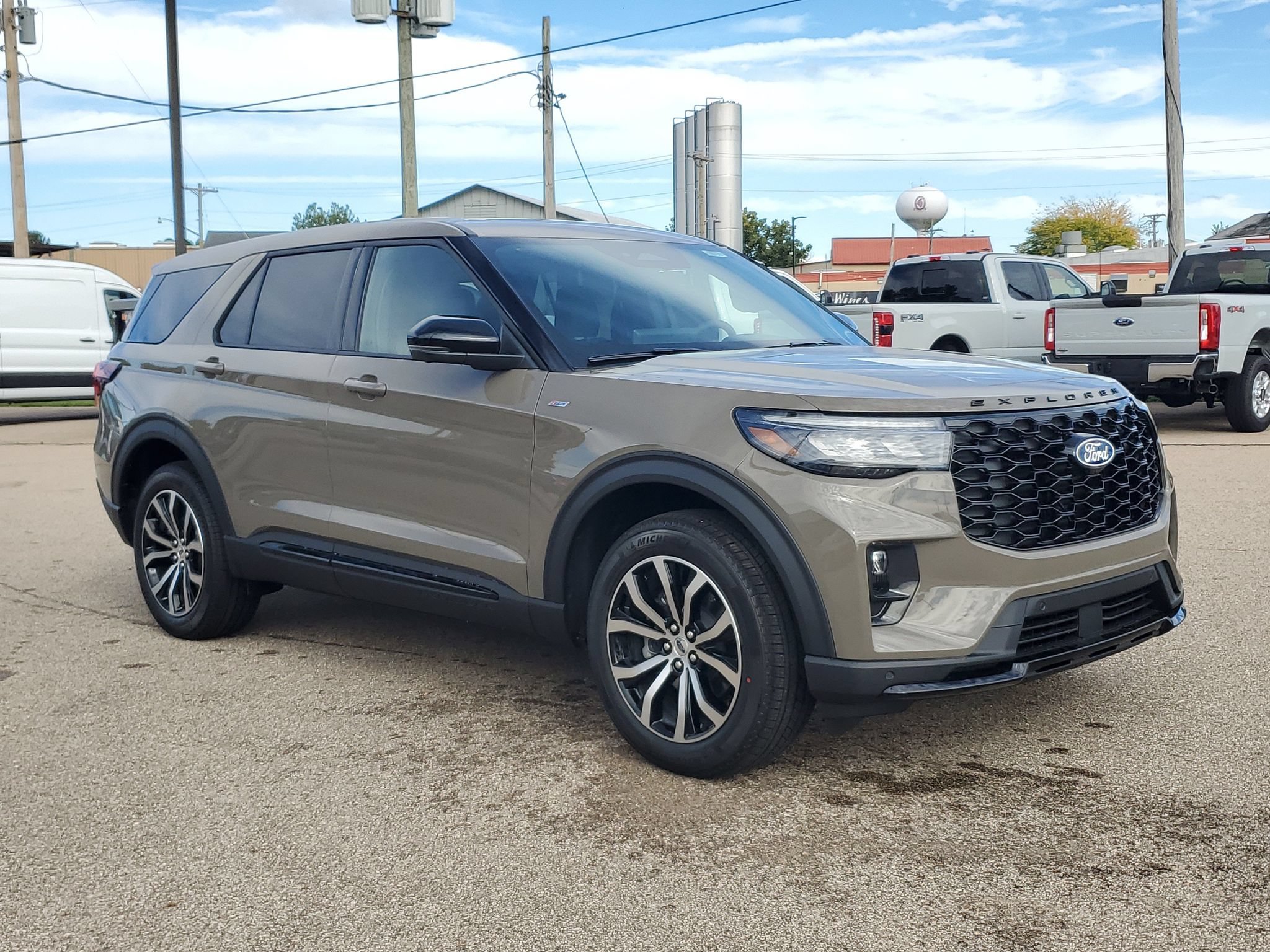 New 2027 Ford Explorer ST-Line AWD/4WD image 3