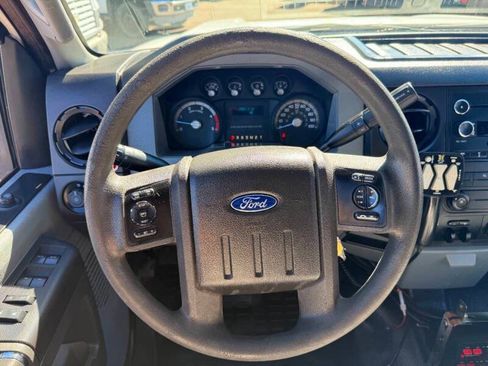 Used 2016 Ford F550 4x4 Crew Cab Super Duty w/ Power Equipment Group image 17