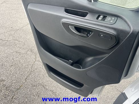 Used 2024 Mercedes-Benz Sprinter 2500 image 15