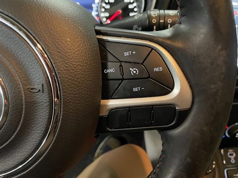 Used 2020 Jeep Compass Limited image 11