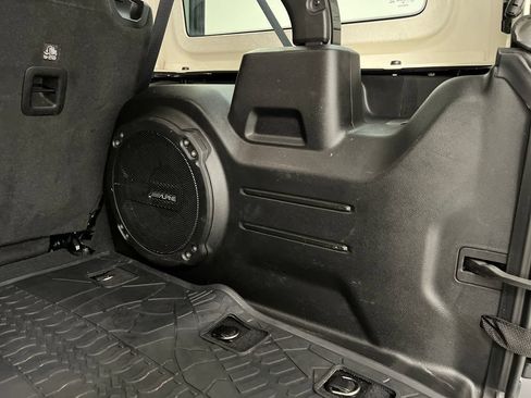 Used 2022 Jeep Wrangler Unlimited Rubicon w/ Cold Weather Group AWD/4WD image 31