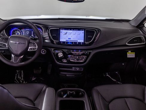 New 2026 Chrysler Pacifica Select AWD/4WD image 21