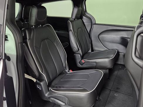 New 2026 Chrysler Pacifica Limited w/ S Appearance Package image 33