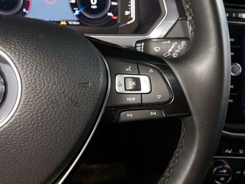 Used 2020 Volkswagen Tiguan SEL w/ Tiguan Two-Row MDO Package image 17