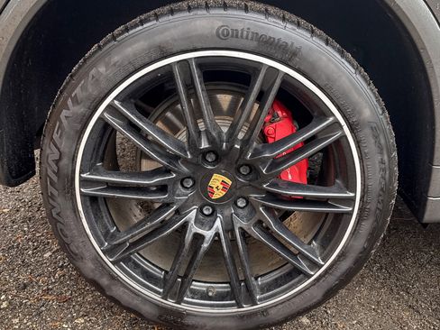 Used 2017 Porsche Cayenne Turbo image 17