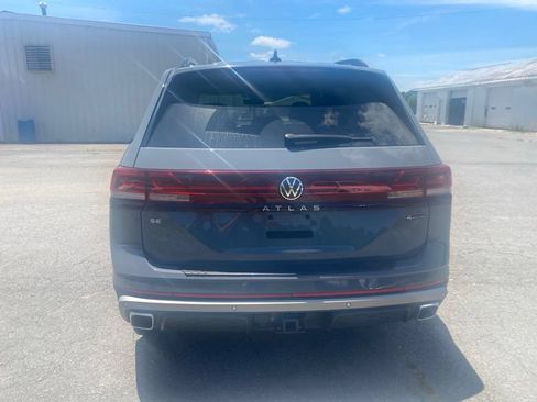 Used 2025 Volkswagen Atlas Peak Edition SE AWD/4WD image 3