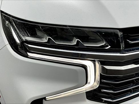 Used 2022 Chevrolet Suburban LT AWD/4WD image 33
