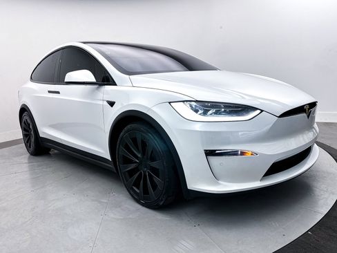 Used 2022 Tesla Model X Plaid image 12