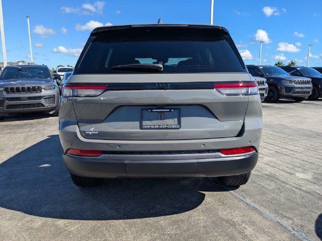 New 2027 Jeep Grand Cherokee Limited w/ Limited Altitude Package RWD image 5