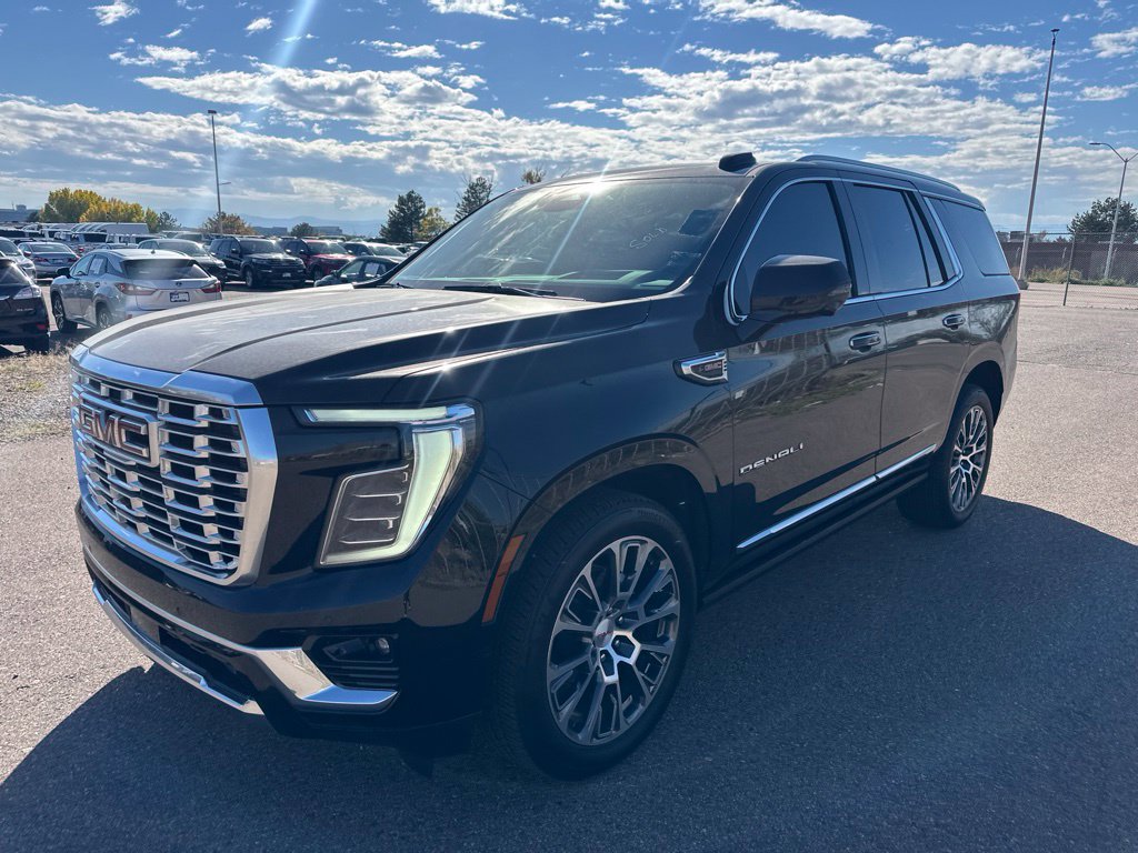 Used 2026 GMC Yukon Denali w/ Denali Reserve Package AWD/4WD image 3