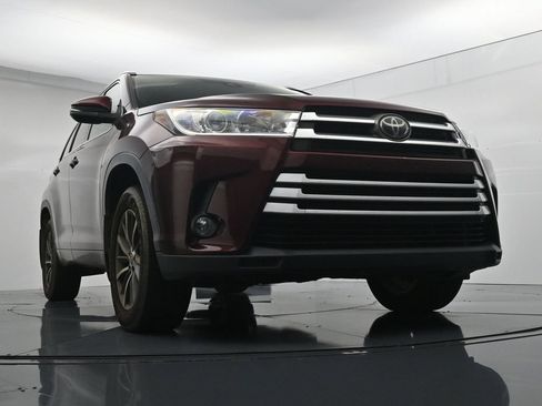 Used 2018 Toyota Highlander XLE AWD/4WD image 18