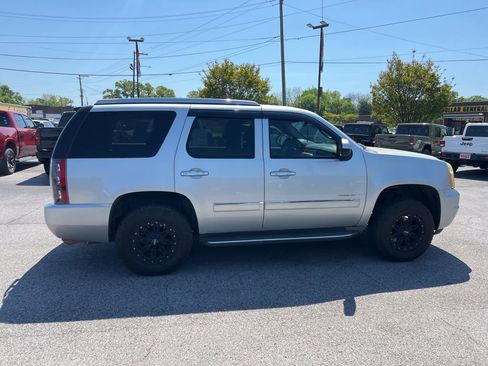 Used 2010 GMC Yukon Denali image 3