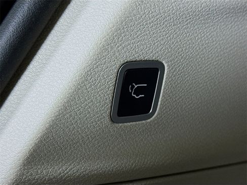 Used 2017 Chrysler Pacifica Touring Plus image 29