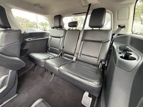 Used 2025 Ford Expedition Platinum image 33