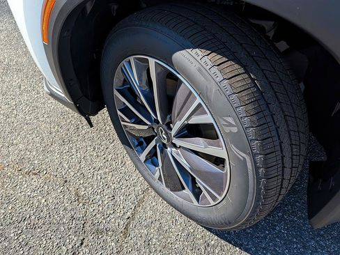 New 2026 INFINITI QX60 Luxe w/ Family Package image 7