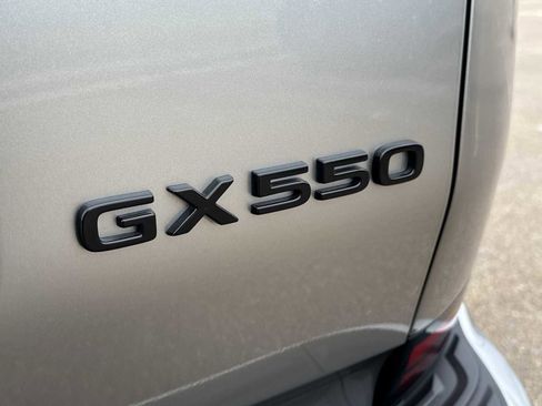 Used 2024 Lexus GX 550 image 11