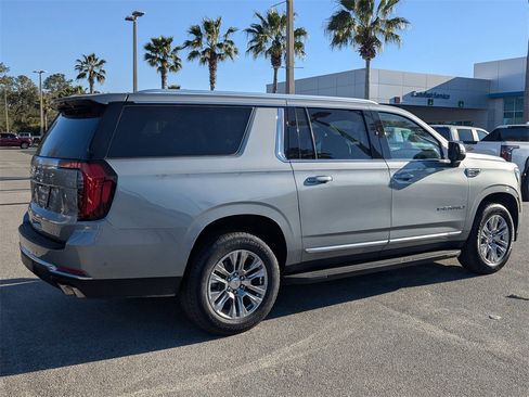 Used 2025 GMC Yukon XL Denali image 3