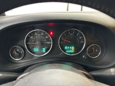 Used 2014 Jeep Wrangler Unlimited Sahara AWD/4WD image 23