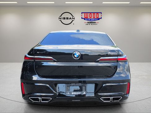 Used 2025 BMW 760i xDrive w/ Executive Package AWD/4WD image 3