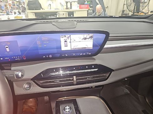 Certified 2025 Buick Enclave Avenir w/ Super Cruise Package image 19