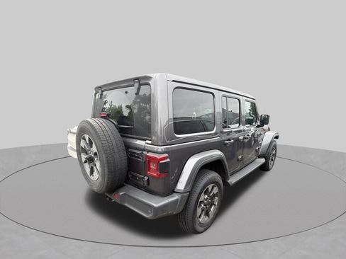 Used 2018 Jeep Wrangler Unlimited Sahara AWD/4WD image 2