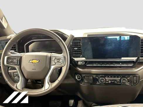 Used 2022 Chevrolet Silverado 1500 LT AWD/4WD image 23