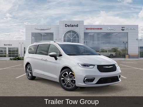 New 2026 Chrysler Pacifica Pinnacle w/ Trailer Tow Group AWD/4WD image 6