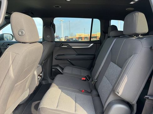 Used 2025 GMC Acadia Elevation image 11