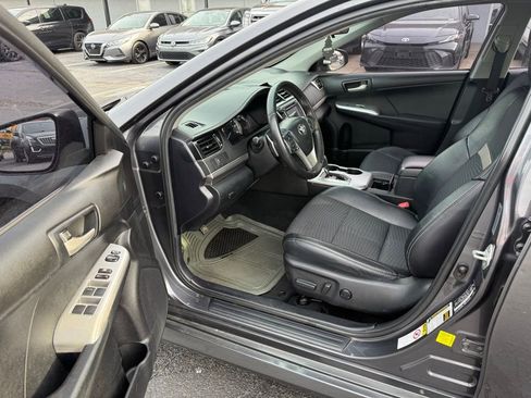 Used 2012 Toyota Camry SE image 3