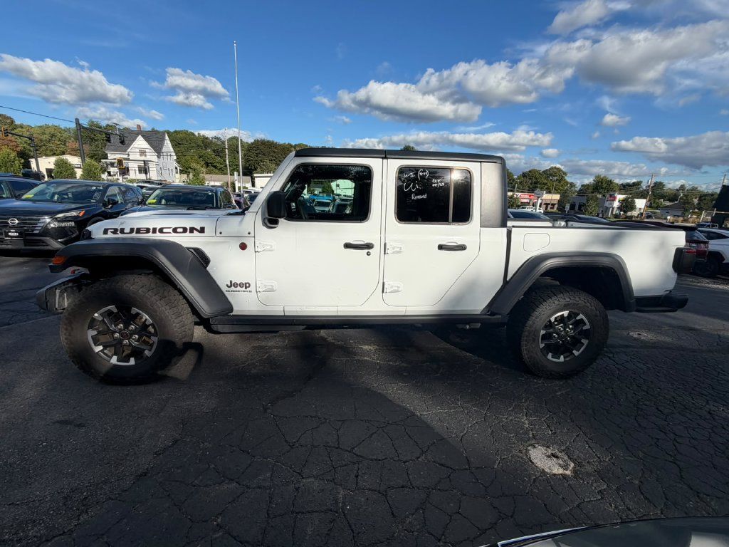 Used 2026 Jeep Gladiator Rubicon AWD/4WD image 2