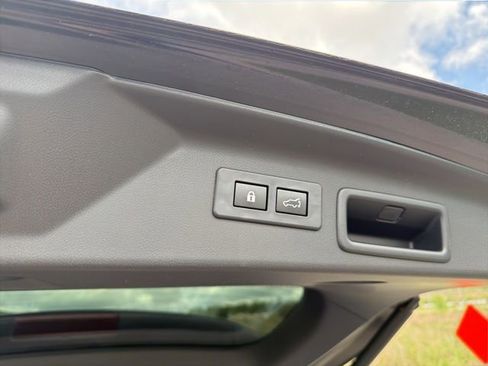 Used 2025 Subaru Forester Premium image 21