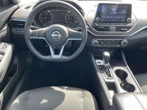 Used 2024 Nissan Altima 2.5 SV image 10