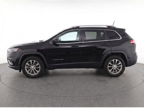 Used 2019 Jeep Cherokee Latitude Plus w/ Cold Weather Group AWD/4WD image 4