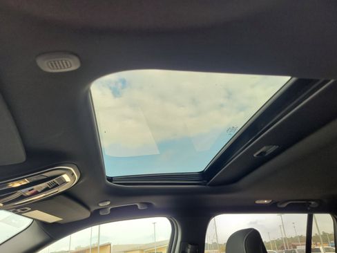 New 2025 Jeep Grand Cherokee Laredo image 11