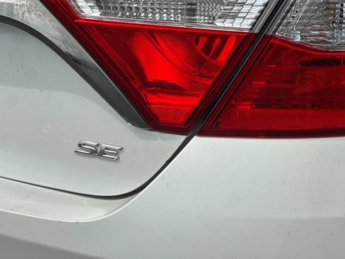 Used 2015 Toyota Camry SE FWD image 22