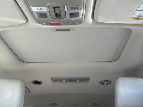 Used 2025 Kia Telluride EX w/ EX Captain's Chair Package AWD/4WD image 19