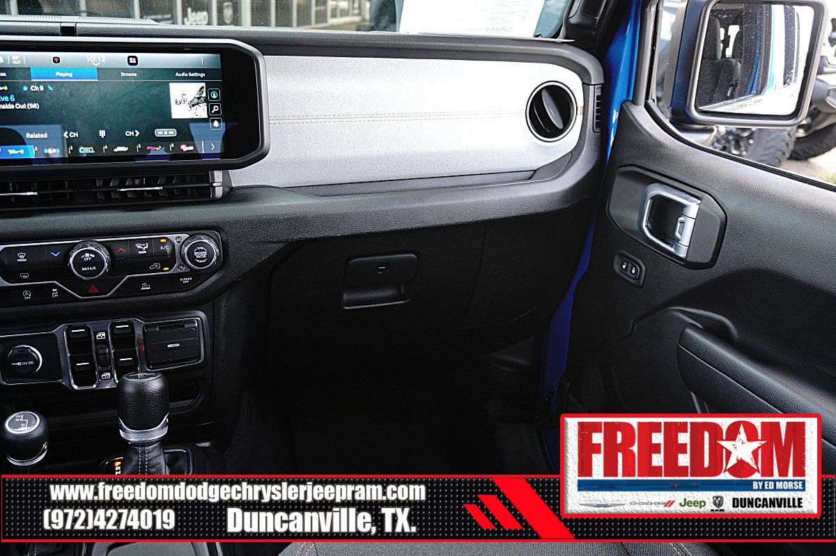 Used 2025 Jeep Gladiator Sport AWD/4WD image 24
