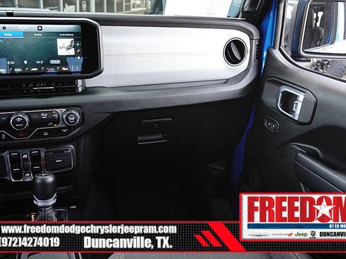 Used 2025 Jeep Gladiator Sport AWD/4WD image 24