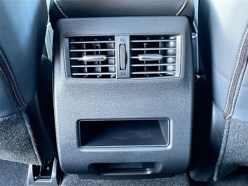 New 2025 Mitsubishi Outlander SE image 27