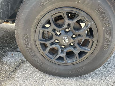 Used 2019 Toyota Tacoma SR5 RWD image 19