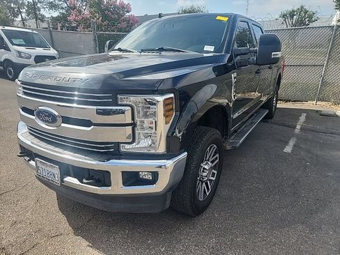 Used 2019 Ford F250 Lariat w/ Lariat Value Package AWD/4WD image 4
