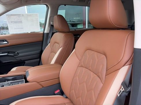 New 2026 Nissan Pathfinder Platinum image 9