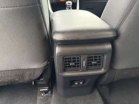 Used 2021 Toyota RAV4 XLE FWD image 38