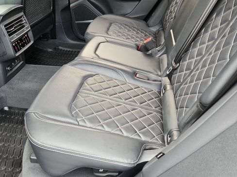 Used 2025 Audi SQ8 Premium Plus w/ 23" Wheel Package image 11