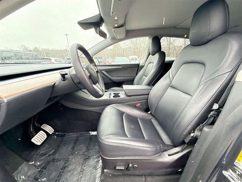 Used 2022 Tesla Model Y Performance image 13