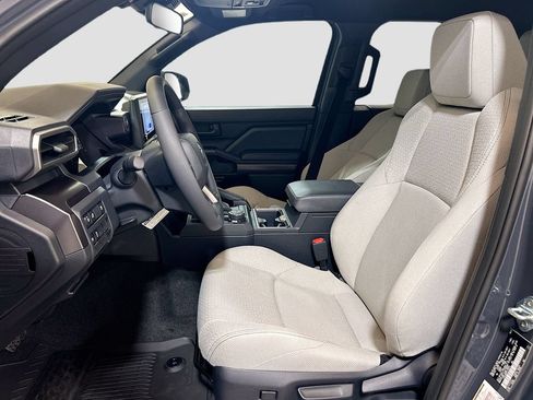 New 2026 Toyota 4Runner SR5 AWD/4WD image 17