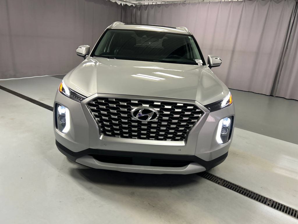 Used 2022 Hyundai Palisade SEL w/ Premium Package FWD image 2