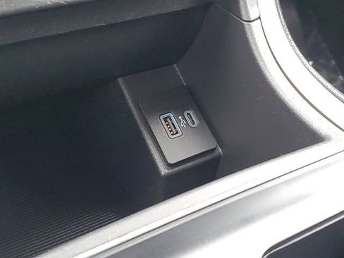 Used 2021 Ford Edge SE image 19